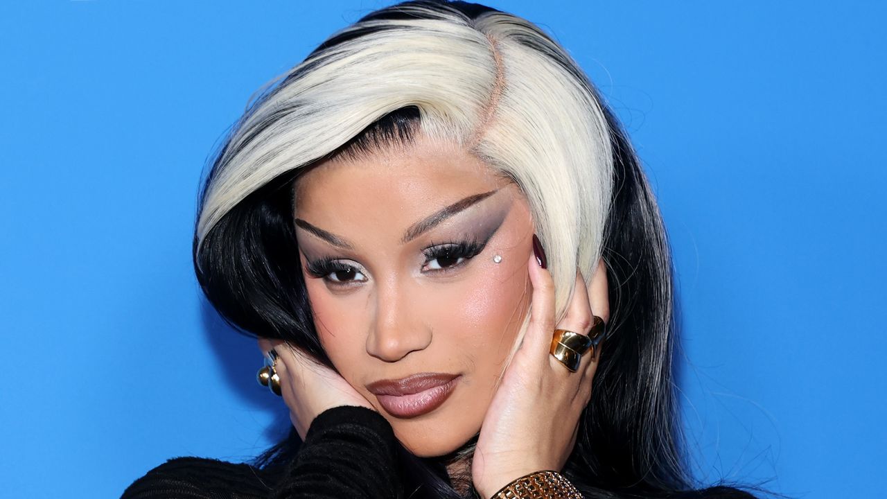 Cardi B’s Mesmerizing Chrome Ombré Manicure Review