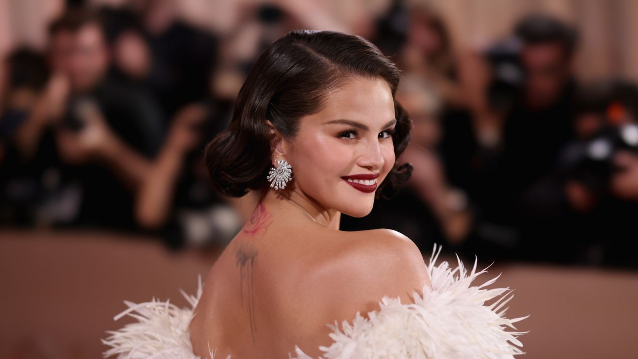 Selena Gomez’s ‘Petal Pink Nude Mani’ Review: A Game-Changer in Minimalist Nail Trends