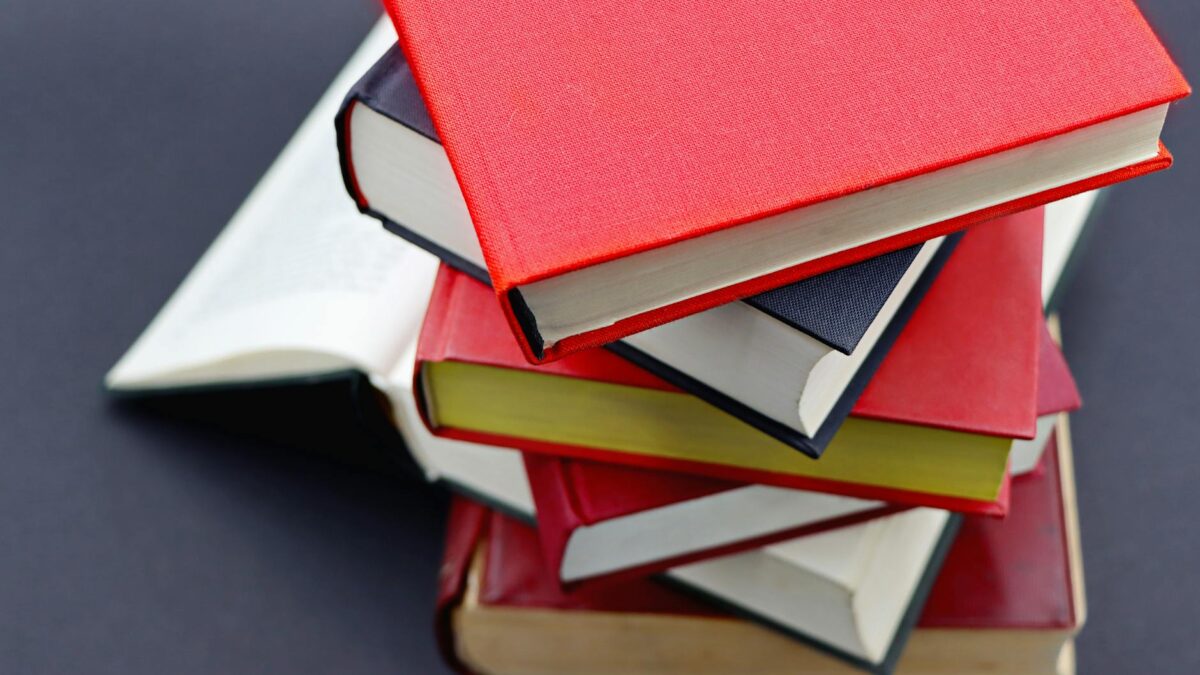 12 Rom-Com Reads That Nail the ‘And Now, Back to You’ Vibes